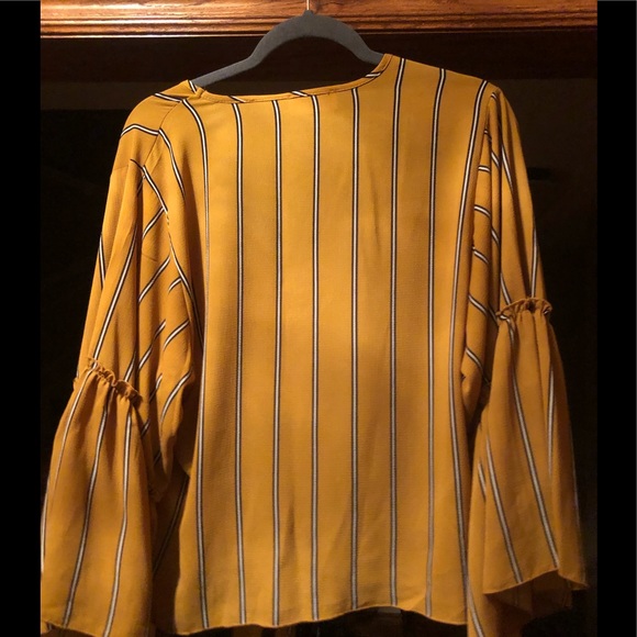 🍒3/30$.Lavender Field Striped Bell Sleeve Knot Front Blouse size M - Picture 4 of 5